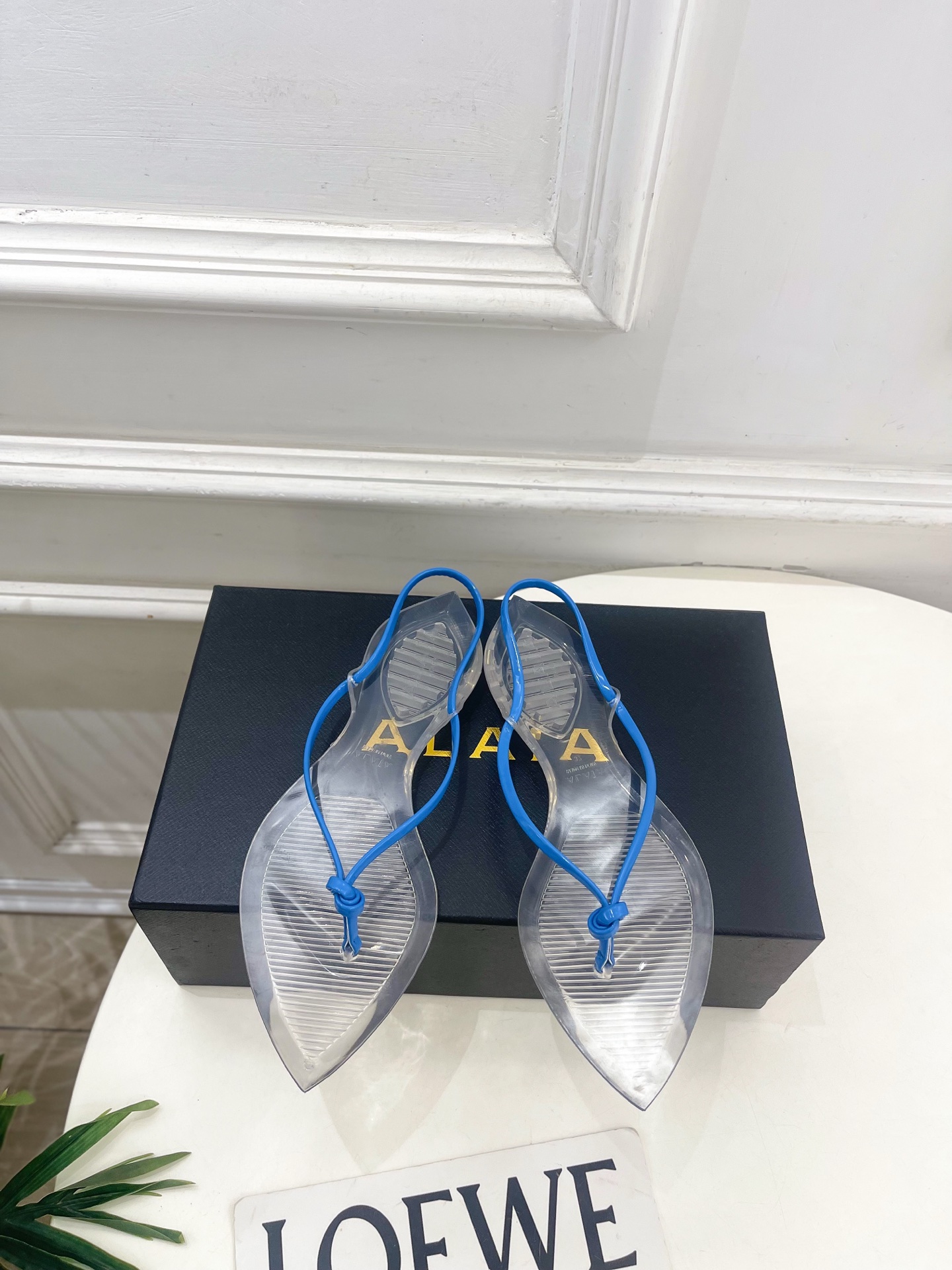 ALAÏA 阿莱亚26𝐬𝐬  2026春夏新品 秀场同款 最新果冻透明底细带夹胶人字拖鞋————————