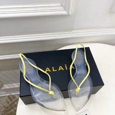 ALAÏA 阿莱亚26𝐬𝐬 2026春夏新品 秀场同款 最新果冻透明底细带夹胶人字拖鞋———————— ALAÏA 阿莱亚26𝐬𝐬 2026春夏新品 秀场同款 最新果冻透明底细带夹胶人字拖鞋————————