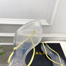 ALAÏA 阿莱亚26𝐬𝐬 2026春夏新品 秀场同款 最新果冻透明底细带夹胶人字拖鞋———————— ALAÏA 阿莱亚26𝐬𝐬 2026春夏新品 秀场同款 最新果冻透明底细带夹胶人字拖鞋————————