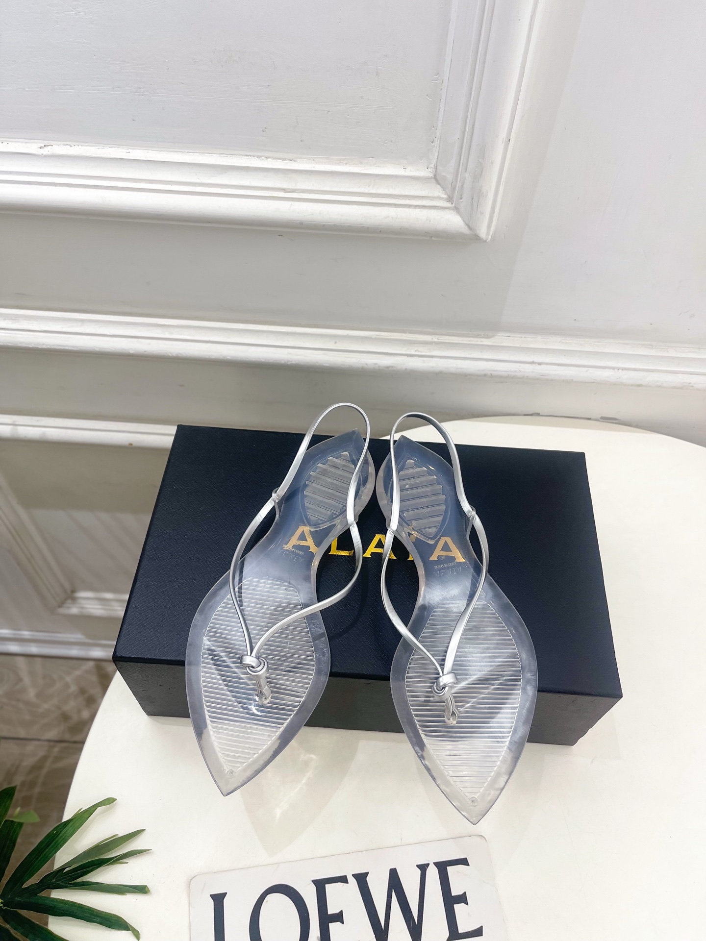 ALAÏA 阿莱亚26𝐬𝐬  2026春夏新品 秀场同款 最新果冻透明底细带夹胶人字拖鞋————————