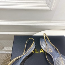 ALAÏA 阿莱亚26𝐬𝐬 2026春夏新品 秀场同款 最新果冻透明底细带夹胶人字拖鞋———————— ALAÏA 阿莱亚26𝐬𝐬 2026春夏新品 秀场同款 最新果冻透明底细带夹胶人字拖鞋————————