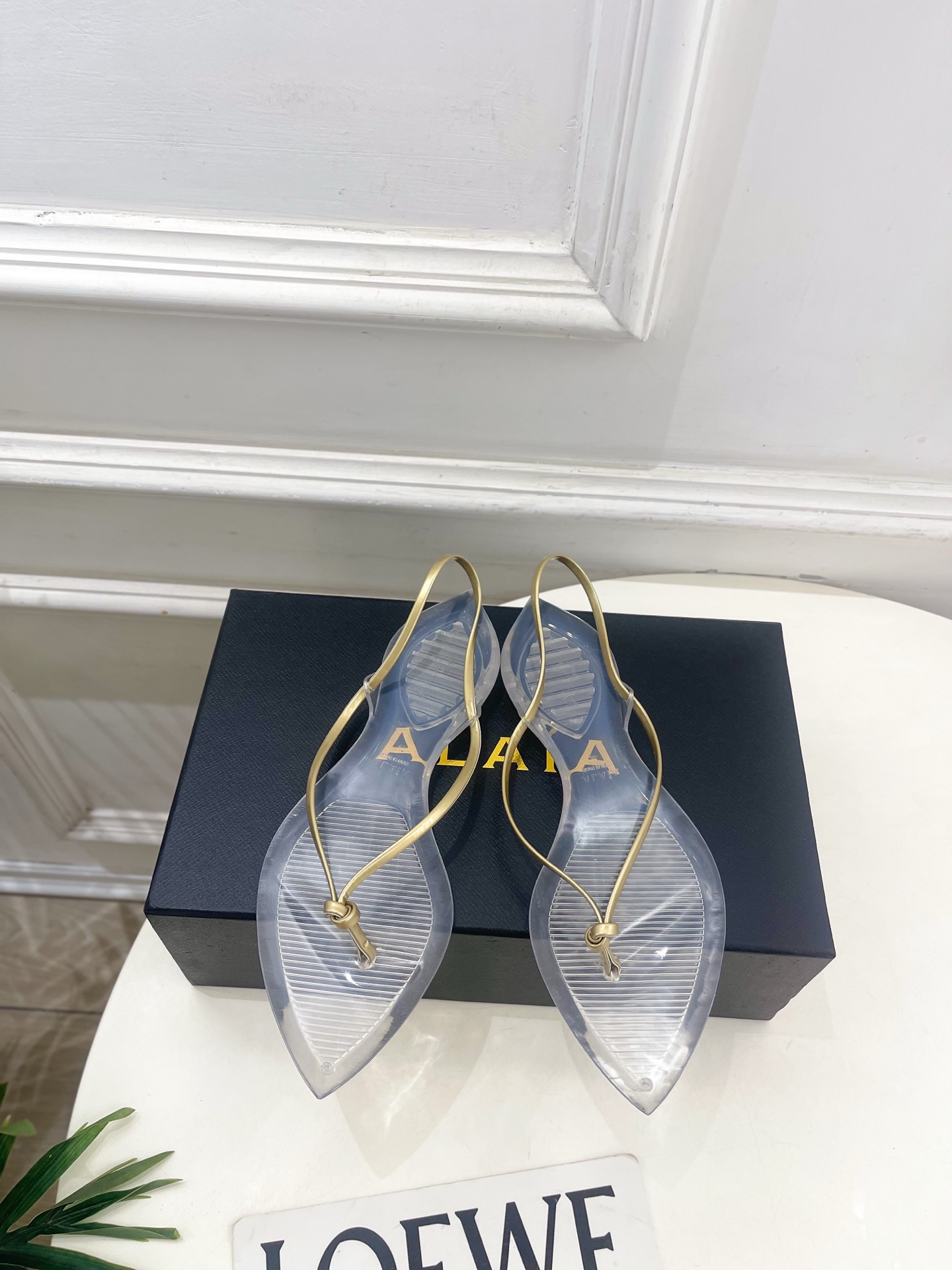 ALAÏA 阿莱亚26𝐬𝐬  2026春夏新品 秀场同款 最新果冻透明底细带夹胶人字拖鞋————————