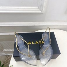 ALAÏA 阿莱亚26𝐬𝐬 2026春夏新品 秀场同款 最新果冻透明底细带夹胶人字拖鞋———————— ALAÏA 阿莱亚26𝐬𝐬 2026春夏新品 秀场同款 最新果冻透明底细带夹胶人字拖鞋————————