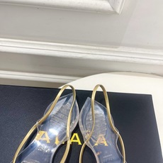 ALAÏA 阿莱亚26𝐬𝐬 2026春夏新品 秀场同款 最新果冻透明底细带夹胶人字拖鞋———————— ALAÏA 阿莱亚26𝐬𝐬 2026春夏新品 秀场同款 最新果冻透明底细带夹胶人字拖鞋————————