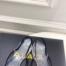 ALAÏA 阿莱亚26𝐬𝐬 2026春夏新品 秀场同款 最新果冻透明底细带夹胶人字拖鞋———————— ALAÏA 阿莱亚26𝐬𝐬 2026春夏新品 秀场同款 最新果冻透明底细带夹胶人字拖鞋————————