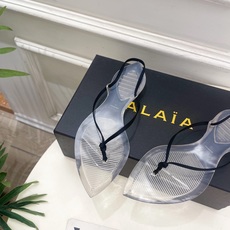 ALAÏA 阿莱亚26𝐬𝐬 2026春夏新品 秀场同款 最新果冻透明底细带夹胶人字拖鞋———————— ALAÏA 阿莱亚26𝐬𝐬 2026春夏新品 秀场同款 最新果冻透明底细带夹胶人字拖鞋————————