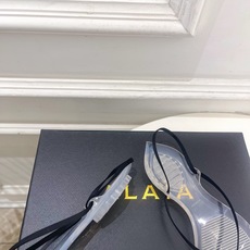 ALAÏA 阿莱亚26𝐬𝐬 2026春夏新品 秀场同款 最新果冻透明底细带夹胶人字拖鞋———————— ALAÏA 阿莱亚26𝐬𝐬 2026春夏新品 秀场同款 最新果冻透明底细带夹胶人字拖鞋————————