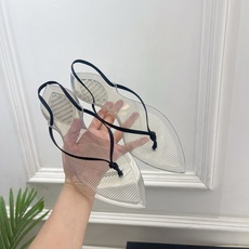 ALAÏA 阿莱亚26𝐬𝐬 2026春夏新品 秀场同款 最新果冻透明底细带夹胶人字拖鞋———————— ALAÏA 阿莱亚26𝐬𝐬 2026春夏新品 秀场同款 最新果冻透明底细带夹胶人字拖鞋————————