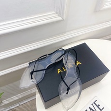 ALAÏA 阿莱亚26𝐬𝐬 2026春夏新品 秀场同款 最新果冻透明底细带夹胶人字拖鞋———————— ALAÏA 阿莱亚26𝐬𝐬 2026春夏新品 秀场同款 最新果冻透明底细带夹胶人字拖鞋————————