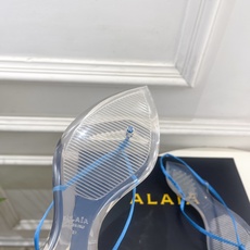 ALAÏA 阿莱亚26𝐬𝐬 2026春夏新品 秀场同款 最新果冻透明底细带夹胶人字拖鞋———————— ALAÏA 阿莱亚26𝐬𝐬 2026春夏新品 秀场同款 最新果冻透明底细带夹胶人字拖鞋————————