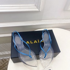 ALAÏA 阿莱亚26𝐬𝐬 2026春夏新品 秀场同款 最新果冻透明底细带夹胶人字拖鞋———————— ALAÏA 阿莱亚26𝐬𝐬 2026春夏新品 秀场同款 最新果冻透明底细带夹胶人字拖鞋————————