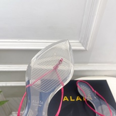 ALAÏA 阿莱亚26𝐬𝐬 2026春夏新品 秀场同款 最新果冻透明底细带夹胶人字拖鞋———————— ALAÏA 阿莱亚26𝐬𝐬 2026春夏新品 秀场同款 最新果冻透明底细带夹胶人字拖鞋————————