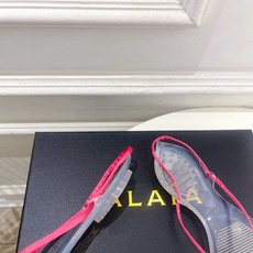 ALAÏA 阿莱亚26𝐬𝐬 2026春夏新品 秀场同款 最新果冻透明底细带夹胶人字拖鞋———————— ALAÏA 阿莱亚26𝐬𝐬 2026春夏新品 秀场同款 最新果冻透明底细带夹胶人字拖鞋————————