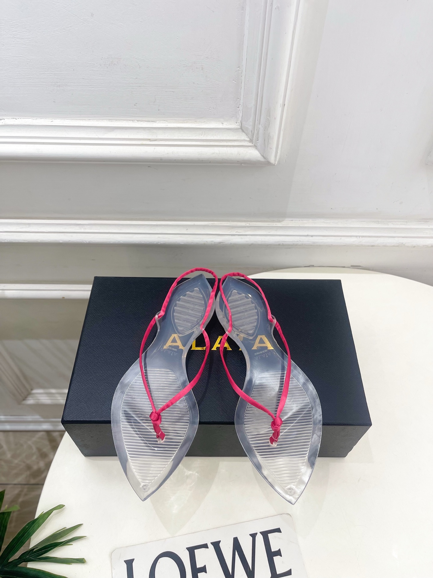 ALAÏA 阿莱亚26𝐬𝐬  2026春夏新品 秀场同款 最新果冻透明底细带夹胶人字拖鞋————————