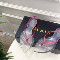 ALAÏA 阿莱亚26𝐬𝐬 2026春夏新品 秀场同款 最新果冻透明底细带夹胶人字拖鞋———————— ALAÏA 阿莱亚26𝐬𝐬 2026春夏新品 秀场同款 最新果冻透明底细带夹胶人字拖鞋————————