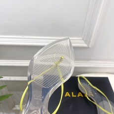 ALAÏA 阿莱亚26𝐬𝐬 2026春夏新品 秀场同款 最新果冻透明底细带夹胶人字拖鞋———————— ALAÏA 阿莱亚26𝐬𝐬 2026春夏新品 秀场同款 最新果冻透明底细带夹胶人字拖鞋————————