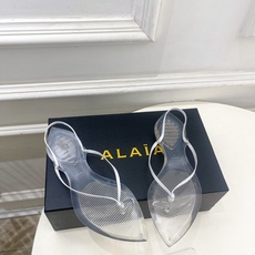 ALAÏA 阿莱亚26𝐬𝐬 2026春夏新品 秀场同款 最新果冻透明底细带夹胶人字拖鞋———————— ALAÏA 阿莱亚26𝐬𝐬 2026春夏新品 秀场同款 最新果冻透明底细带夹胶人字拖鞋————————