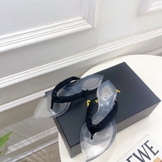 ALAÏA 阿莱亚26𝐬𝐬 2026春夏新品 秀场同款 最新果冻透明底夹胶人字拖鞋—————————A ALAÏA 阿莱亚26𝐬𝐬 2026春夏新品 秀场同款 最新果冻透明底夹胶人字拖鞋—————————A