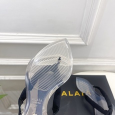 ALAÏA 阿莱亚26𝐬𝐬 2026春夏新品 秀场同款 最新果冻透明底夹胶人字拖鞋—————————A ALAÏA 阿莱亚26𝐬𝐬 2026春夏新品 秀场同款 最新果冻透明底夹胶人字拖鞋—————————A