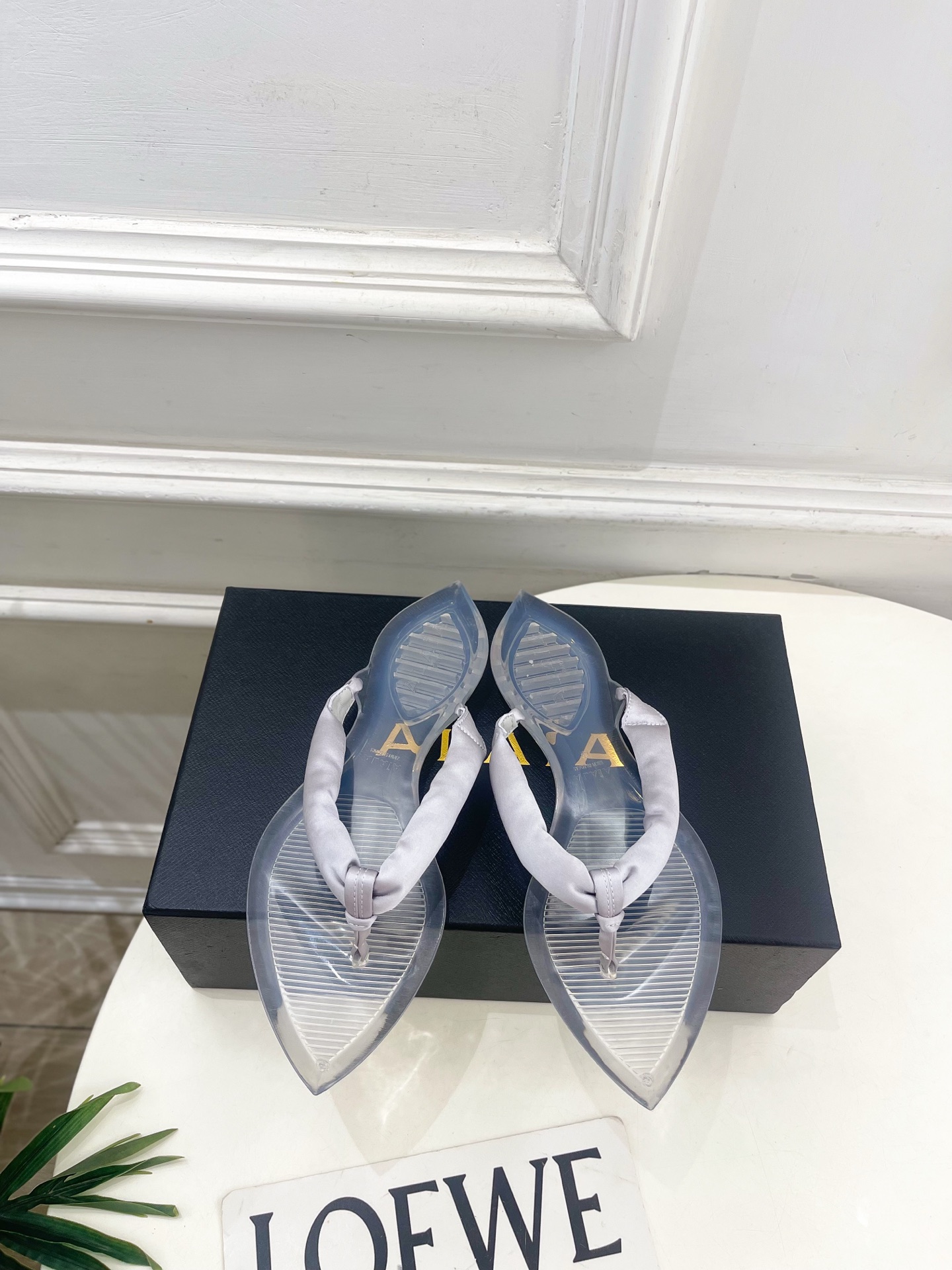ALAÏA 阿莱亚26𝐬𝐬  2026春夏新品 秀场同款 最新果冻透明底夹胶人字拖鞋—————————A