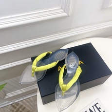 ALAÏA 阿莱亚26𝐬𝐬 2026春夏新品 秀场同款 最新果冻透明底夹胶人字拖鞋—————————A ALAÏA 阿莱亚26𝐬𝐬 2026春夏新品 秀场同款 最新果冻透明底夹胶人字拖鞋—————————A