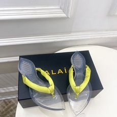 ALAÏA 阿莱亚26𝐬𝐬 2026春夏新品 秀场同款 最新果冻透明底夹胶人字拖鞋—————————A ALAÏA 阿莱亚26𝐬𝐬 2026春夏新品 秀场同款 最新果冻透明底夹胶人字拖鞋—————————A