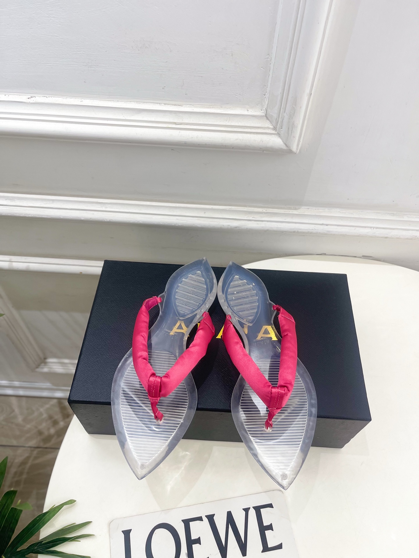 ALAÏA 阿莱亚26𝐬𝐬  2026春夏新品 秀场同款 最新果冻透明底夹胶人字拖鞋—————————A