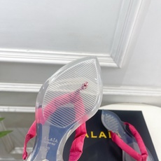 ALAÏA 阿莱亚26𝐬𝐬 2026春夏新品 秀场同款 最新果冻透明底夹胶人字拖鞋—————————A ALAÏA 阿莱亚26𝐬𝐬 2026春夏新品 秀场同款 最新果冻透明底夹胶人字拖鞋—————————A