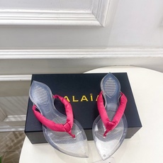 ALAÏA 阿莱亚26𝐬𝐬 2026春夏新品 秀场同款 最新果冻透明底夹胶人字拖鞋—————————A ALAÏA 阿莱亚26𝐬𝐬 2026春夏新品 秀场同款 最新果冻透明底夹胶人字拖鞋—————————A