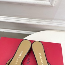 Ferragamo|菲拉格慕26𝐬𝐬2026春夏新品经典蝴蝶结粗方头跟拖鞋 火爆上新! 这鞋绝对是黑马 Ferragamo|菲拉格慕26𝐬𝐬2026春夏新品经典蝴蝶结粗方头跟拖鞋 火爆上新! 这鞋绝对是黑马