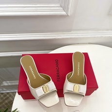 Ferragamo|菲拉格慕26𝐬𝐬2026春夏新品经典蝴蝶结粗方头跟拖鞋 火爆上新! 这鞋绝对是黑马 Ferragamo|菲拉格慕26𝐬𝐬2026春夏新品经典蝴蝶结粗方头跟拖鞋 火爆上新! 这鞋绝对是黑马
