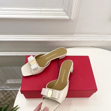Ferragamo|菲拉格慕26𝐬𝐬2026春夏新品经典蝴蝶结粗方头跟拖鞋 火爆上新! 这鞋绝对是黑马 Ferragamo|菲拉格慕26𝐬𝐬2026春夏新品经典蝴蝶结粗方头跟拖鞋 火爆上新! 这鞋绝对是黑马