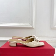 Ferragamo|菲拉格慕26𝐬𝐬2026春夏新品经典蝴蝶结粗方头跟拖鞋 火爆上新! 这鞋绝对是黑马 Ferragamo|菲拉格慕26𝐬𝐬2026春夏新品经典蝴蝶结粗方头跟拖鞋 火爆上新! 这鞋绝对是黑马