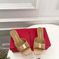 Ferragamo|菲拉格慕26𝐬𝐬2026春夏新品经典蝴蝶结粗方头跟拖鞋 火爆上新! 这鞋绝对是黑马 Ferragamo|菲拉格慕26𝐬𝐬2026春夏新品经典蝴蝶结粗方头跟拖鞋 火爆上新! 这鞋绝对是黑马