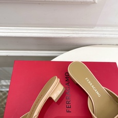 Ferragamo|菲拉格慕26𝐬𝐬2026春夏新品经典蝴蝶结粗方头跟拖鞋 火爆上新! 这鞋绝对是黑马 Ferragamo|菲拉格慕26𝐬𝐬2026春夏新品经典蝴蝶结粗方头跟拖鞋 火爆上新! 这鞋绝对是黑马