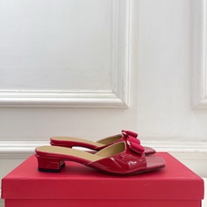 Ferragamo|菲拉格慕26𝐬𝐬2026春夏新品经典蝴蝶结粗方头跟拖鞋 火爆上新! 这鞋绝对是黑马 Ferragamo|菲拉格慕26𝐬𝐬2026春夏新品经典蝴蝶结粗方头跟拖鞋 火爆上新! 这鞋绝对是黑马