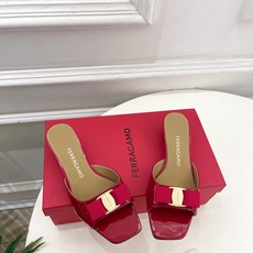 Ferragamo|菲拉格慕26𝐬𝐬2026春夏新品经典蝴蝶结粗方头跟拖鞋 火爆上新! 这鞋绝对是黑马 Ferragamo|菲拉格慕26𝐬𝐬2026春夏新品经典蝴蝶结粗方头跟拖鞋 火爆上新! 这鞋绝对是黑马