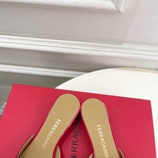 Ferragamo|菲拉格慕26𝐬𝐬2026春夏新品经典蝴蝶结粗方头跟拖鞋 火爆上新! 这鞋绝对是黑马 Ferragamo|菲拉格慕26𝐬𝐬2026春夏新品经典蝴蝶结粗方头跟拖鞋 火爆上新! 这鞋绝对是黑马
