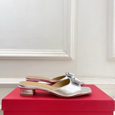 Ferragamo|菲拉格慕26𝐬𝐬2026春夏新品经典蝴蝶结粗方头跟拖鞋 火爆上新! 这鞋绝对是黑马 Ferragamo|菲拉格慕26𝐬𝐬2026春夏新品经典蝴蝶结粗方头跟拖鞋 火爆上新! 这鞋绝对是黑马
