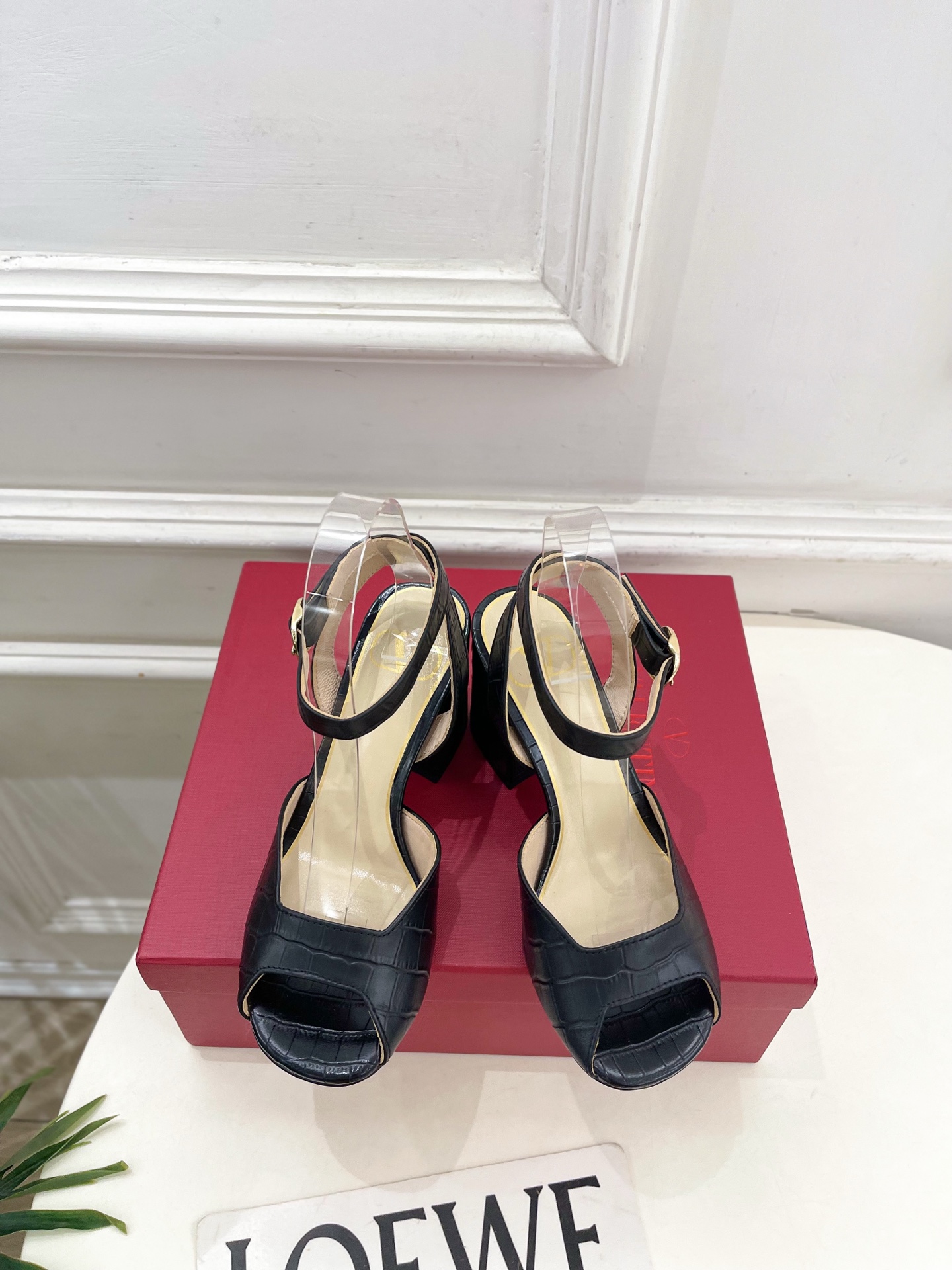 Valentino 华伦天奴 26𝐬𝐬2026春夏新品鱼嘴粗跟高跟凉鞋 上新☑️————————————