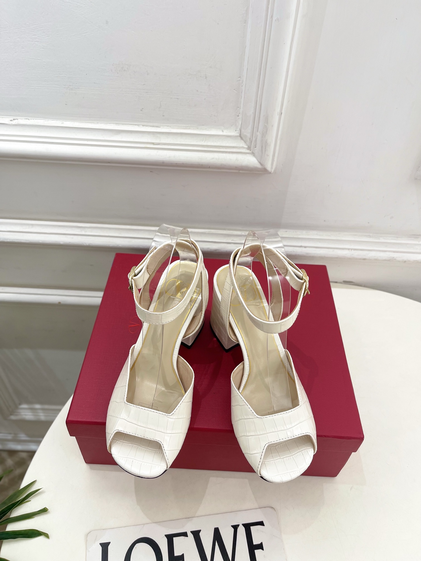 Valentino 华伦天奴 26𝐬𝐬2026春夏新品鱼嘴粗跟高跟凉鞋 上新☑️————————————