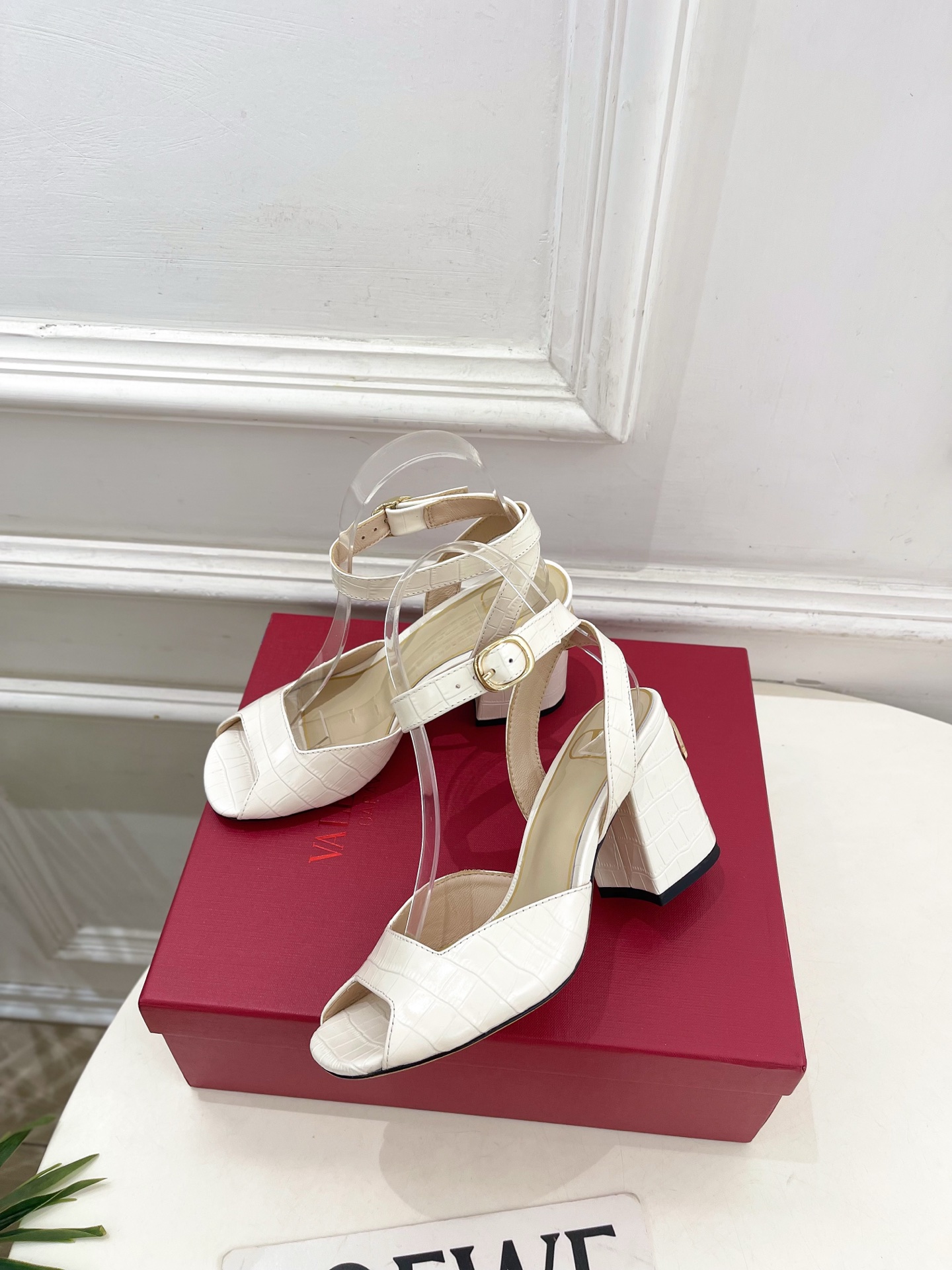Valentino 华伦天奴 26𝐬𝐬2026春夏新品鱼嘴粗跟高跟凉鞋 上新☑️————————————