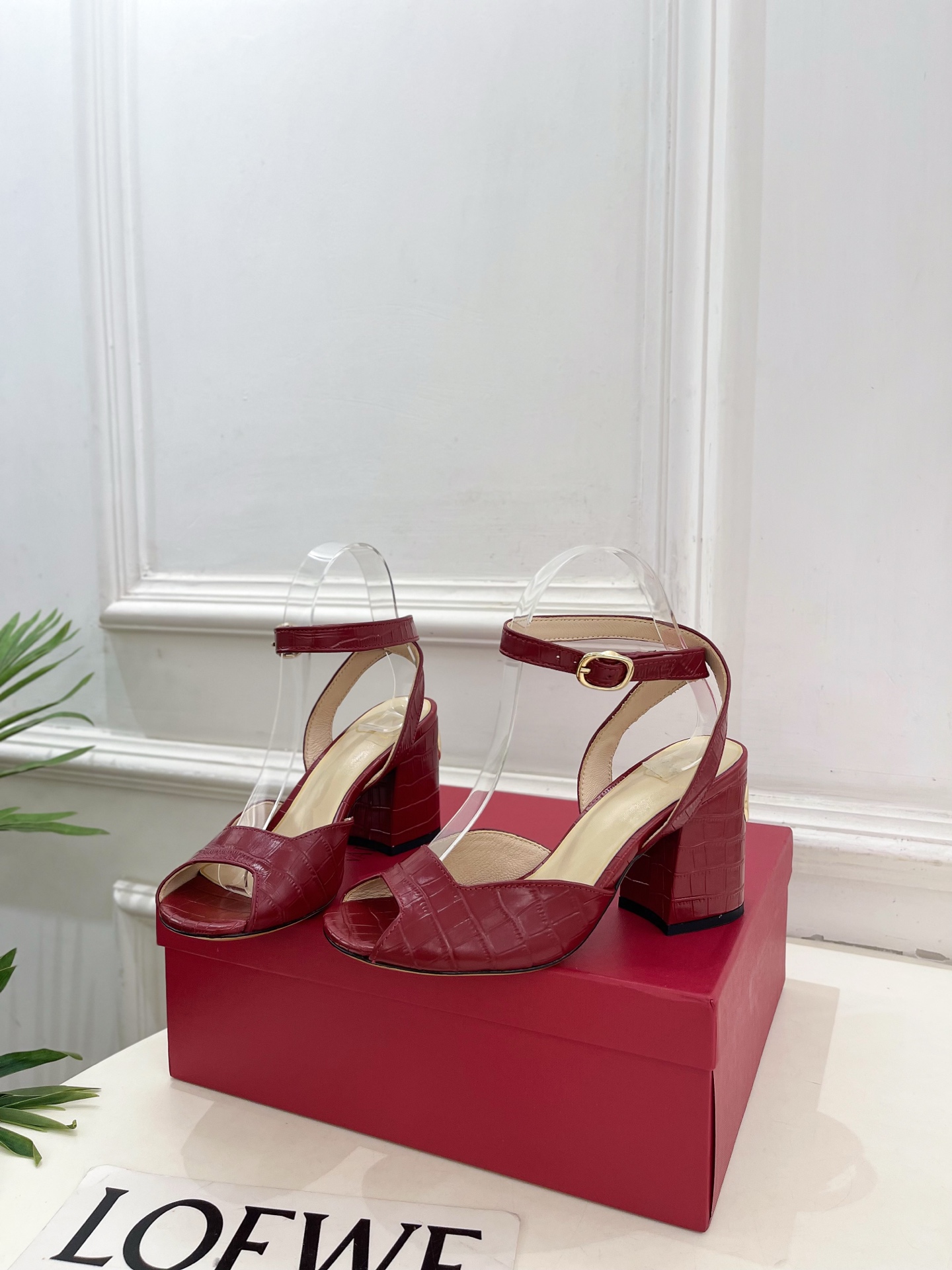 Valentino 华伦天奴 26𝐬𝐬2026春夏新品鱼嘴粗跟高跟凉鞋 上新☑️————————————