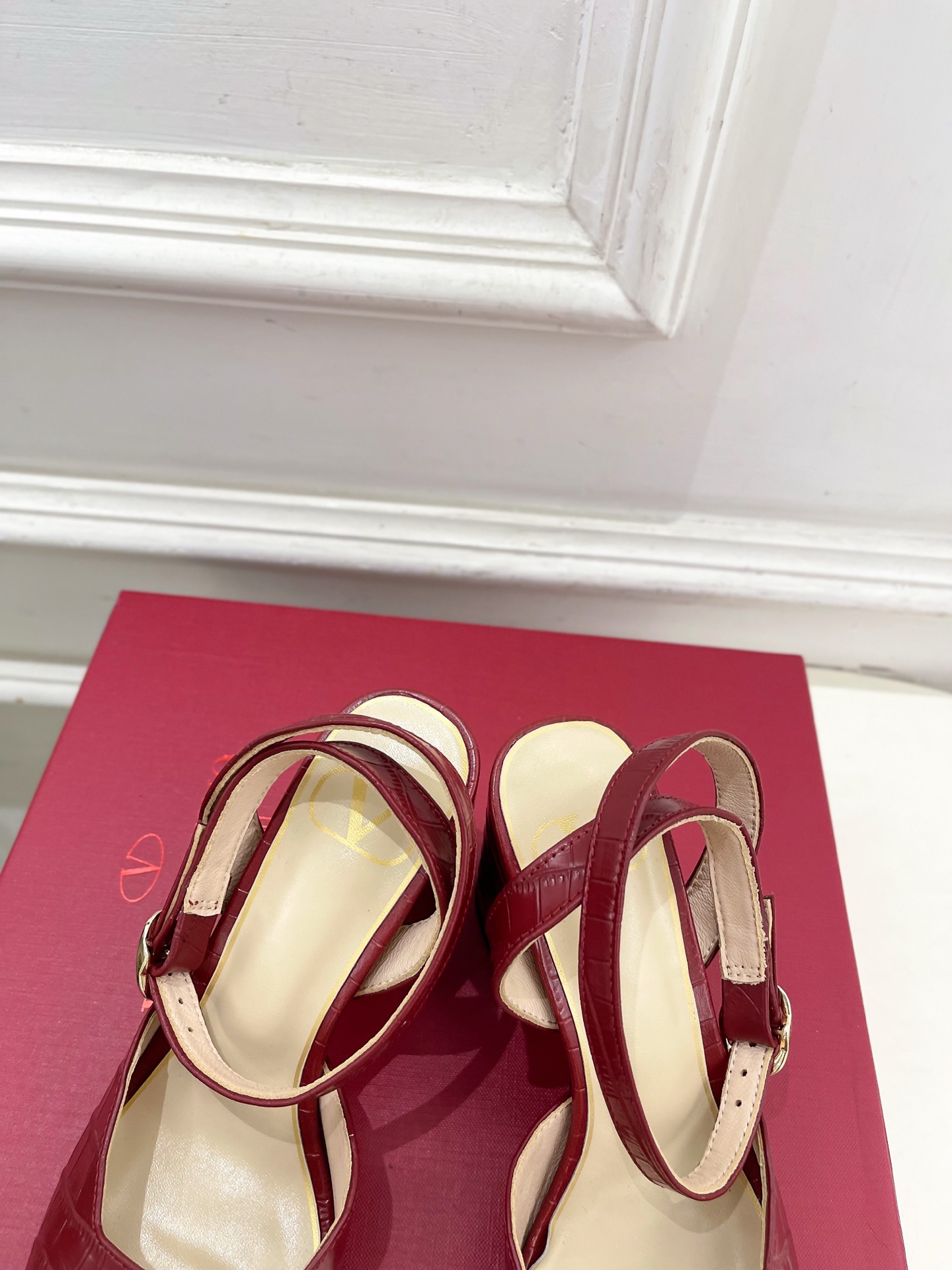 Valentino 华伦天奴 26𝐬𝐬2026春夏新品鱼嘴粗跟高跟凉鞋 上新☑️————————————