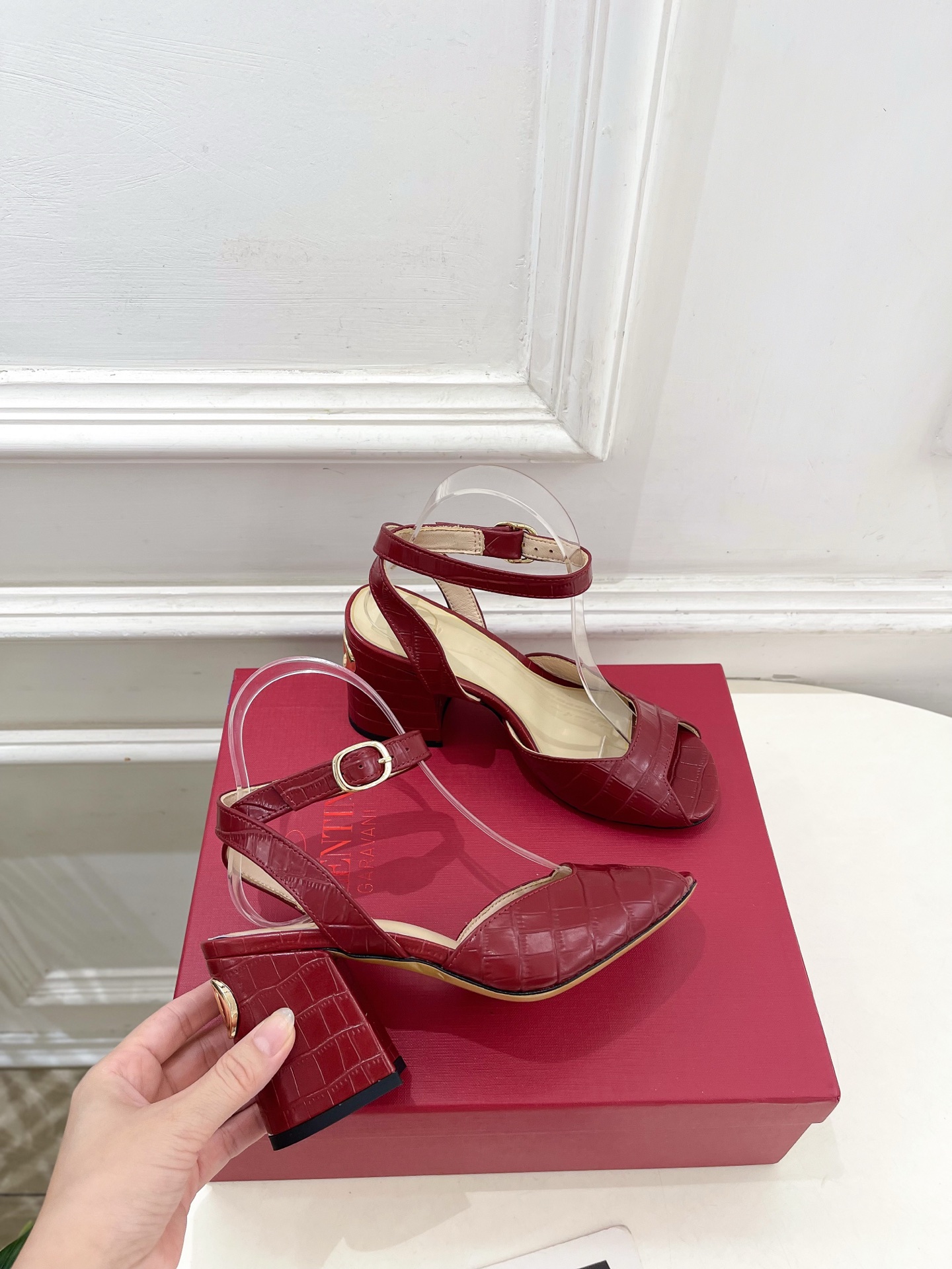 Valentino 华伦天奴 26𝐬𝐬2026春夏新品鱼嘴粗跟高跟凉鞋 上新☑️————————————