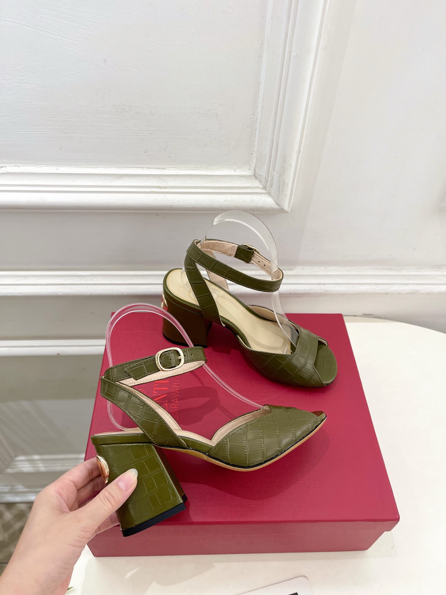 Valentino 华伦天奴 26𝐬𝐬2026春夏新品鱼嘴粗跟高跟凉鞋 上新☑️————————————