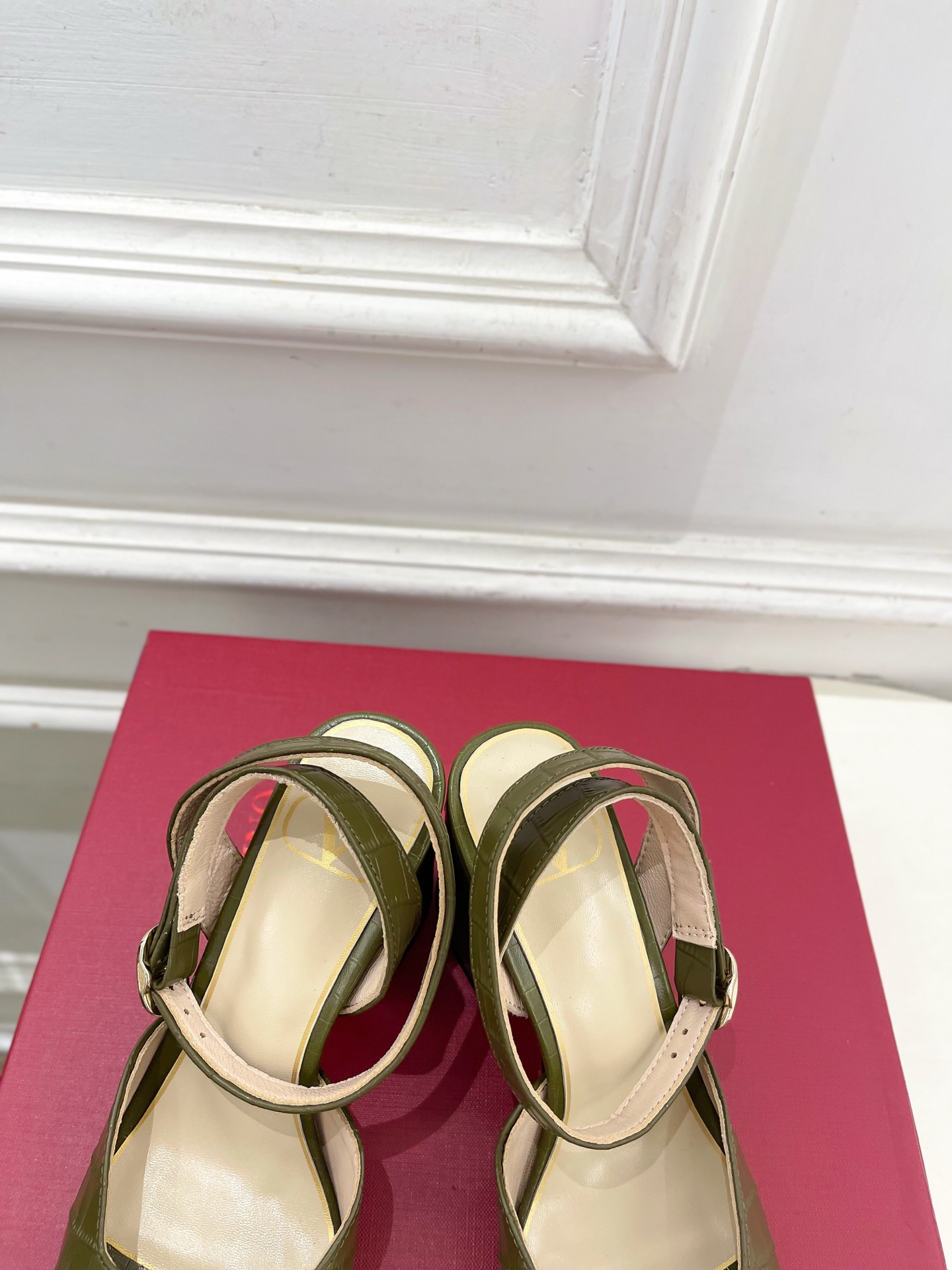 Valentino 华伦天奴 26𝐬𝐬2026春夏新品鱼嘴粗跟高跟凉鞋 上新☑️————————————
