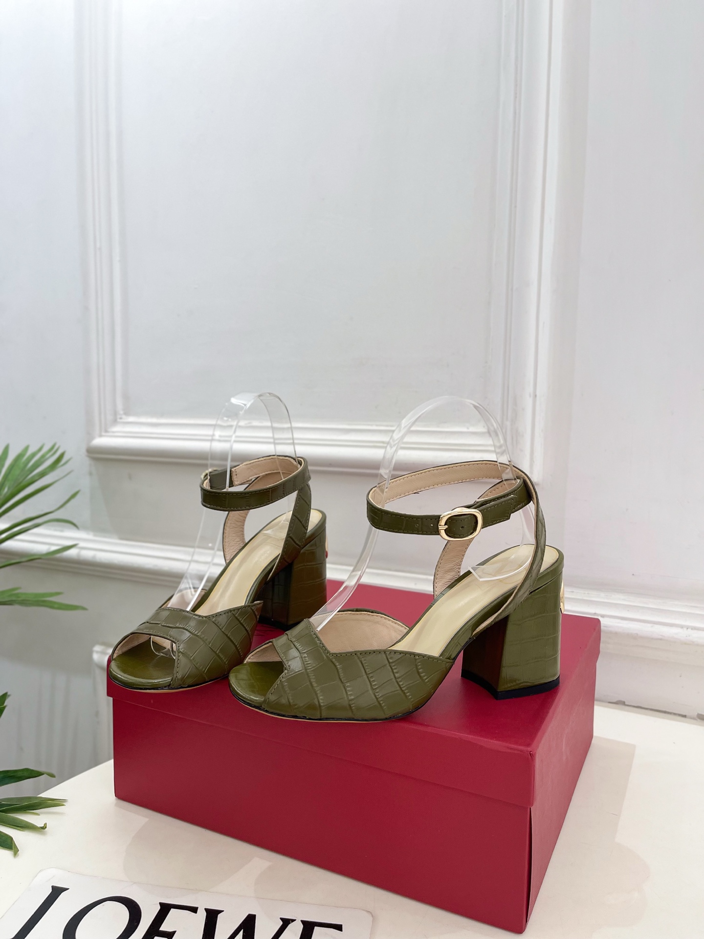 Valentino 华伦天奴 26𝐬𝐬2026春夏新品鱼嘴粗跟高跟凉鞋 上新☑️————————————