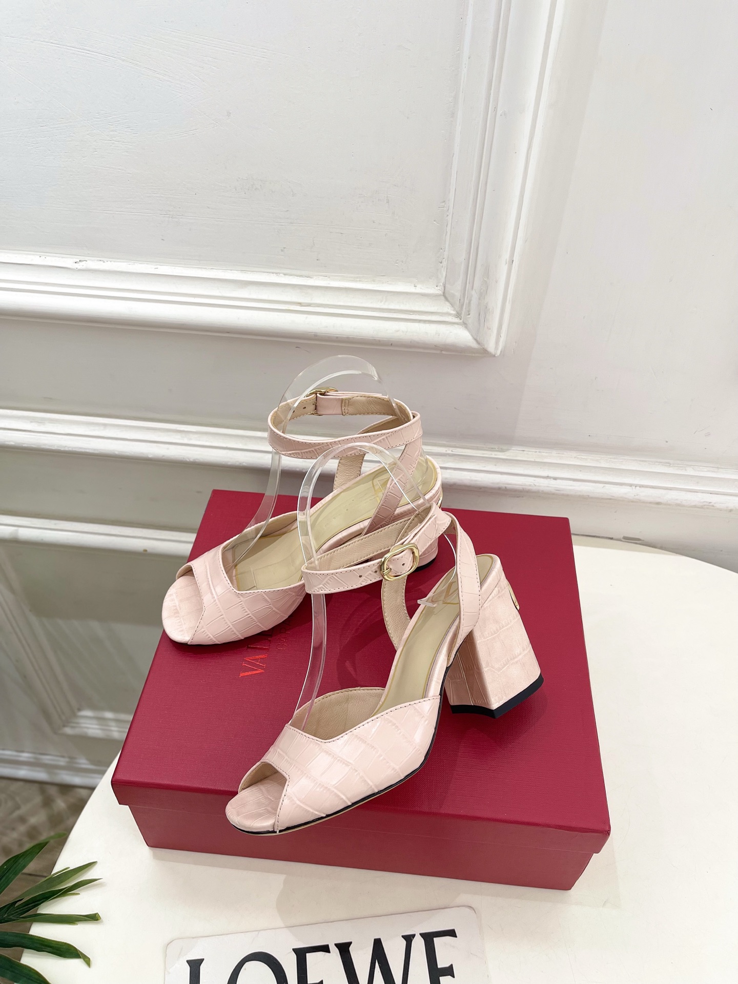 Valentino 华伦天奴 26𝐬𝐬2026春夏新品鱼嘴粗跟高跟凉鞋 上新☑️————————————