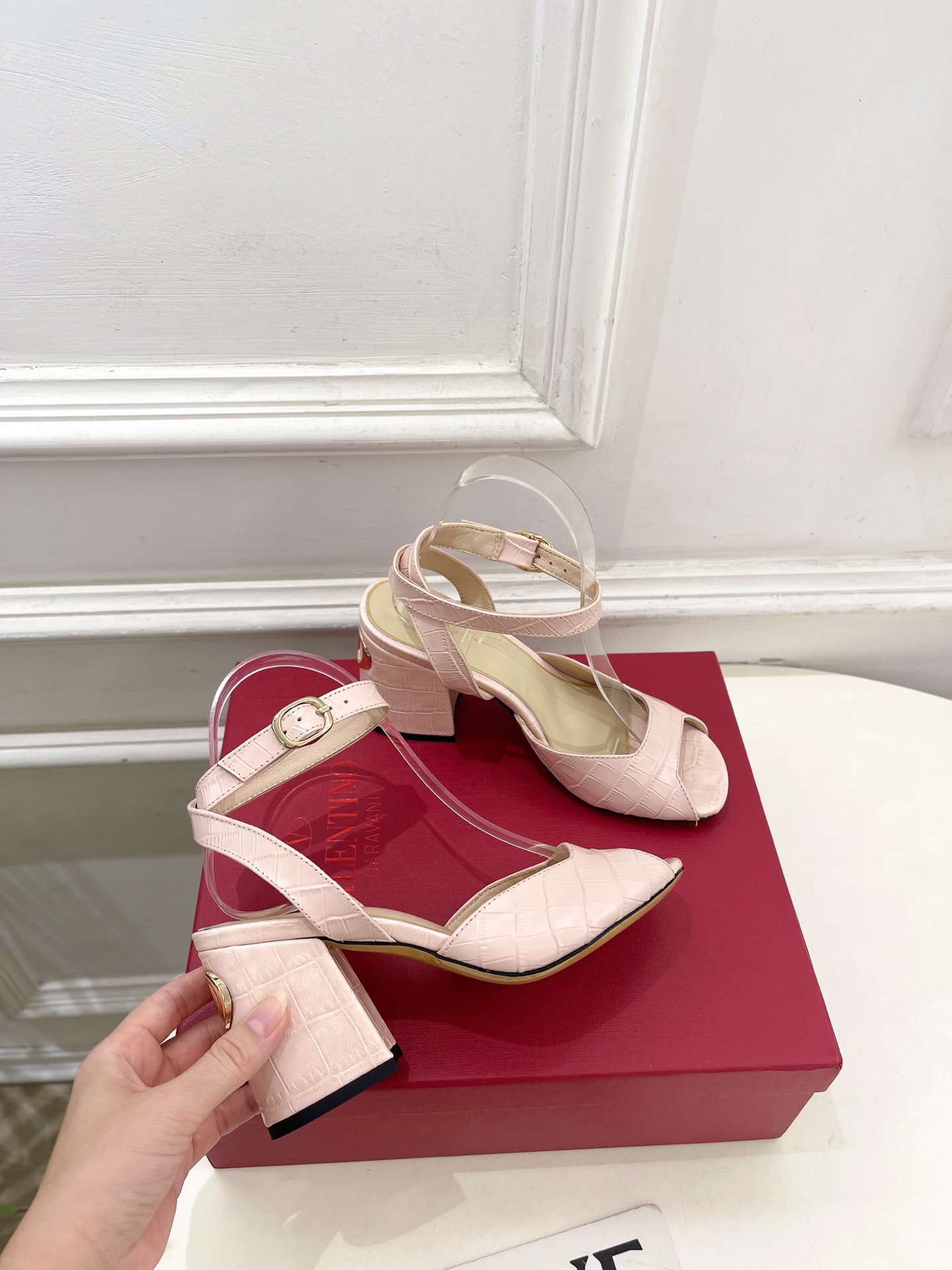 Valentino 华伦天奴 26𝐬𝐬2026春夏新品鱼嘴粗跟高跟凉鞋 上新☑️————————————